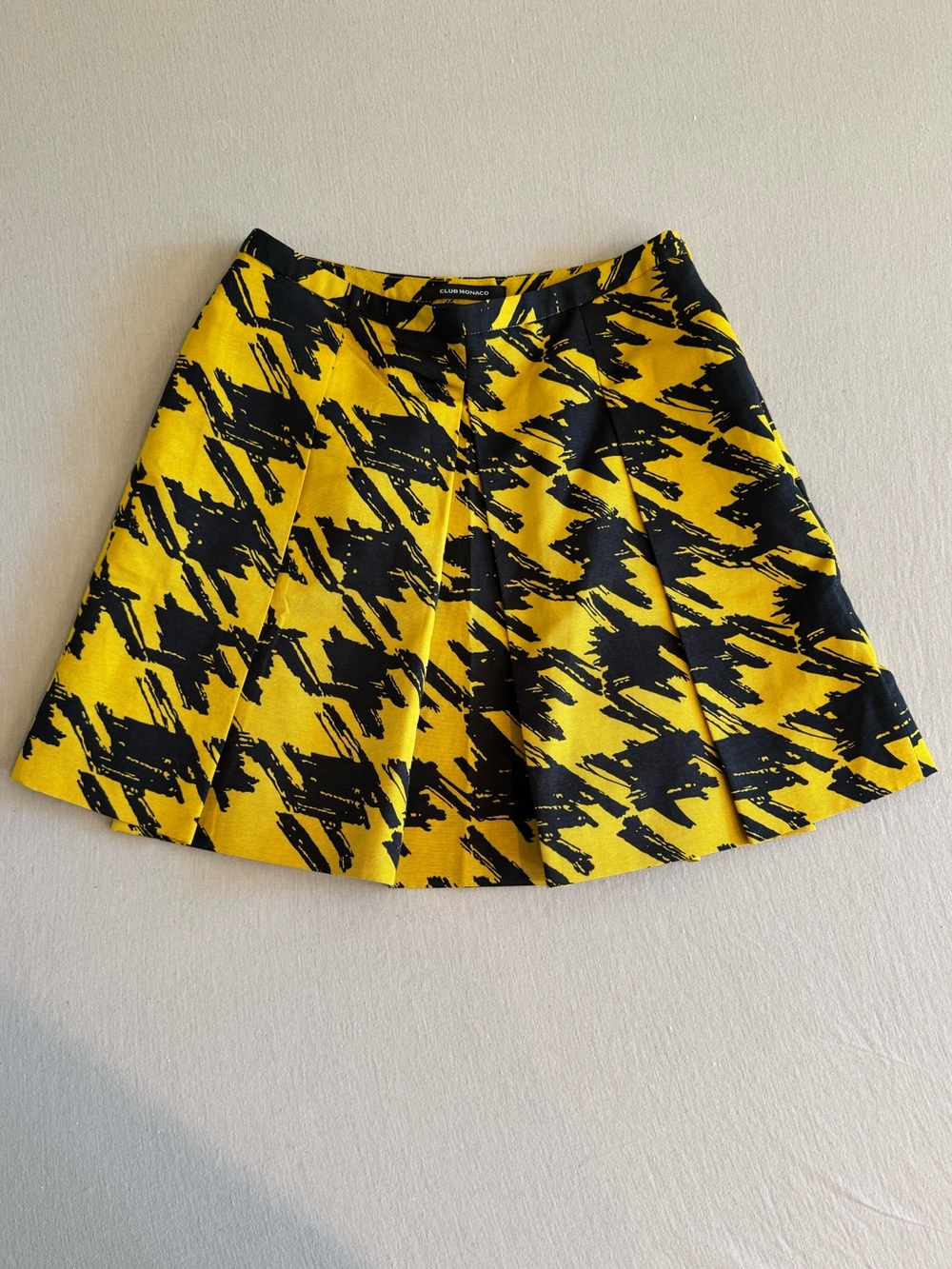 Club Monaco Yellow and Black Graphic Houndstooth Print Mini Skirt - Cotton/Silk